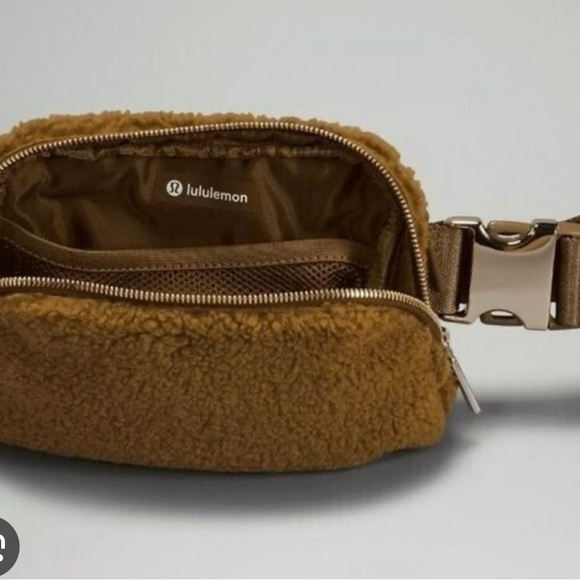 Lululemon (they don’t make it anymore) fuzzy woman’s crossbody bag - Picture 2 of 6